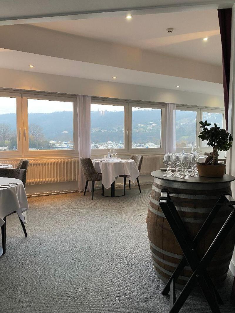 Hotel Le Bellevue Les Roches-de-Condrieu エクステリア 写真