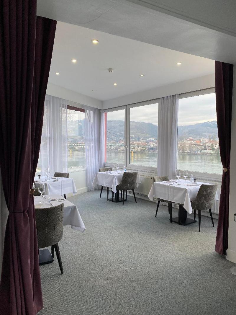 Hotel Le Bellevue Les Roches-de-Condrieu エクステリア 写真