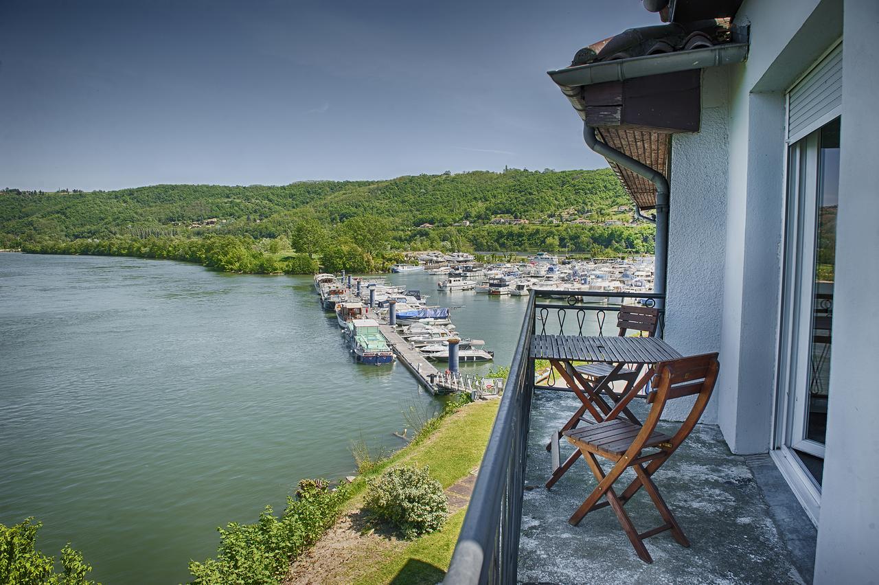 Hotel Le Bellevue Les Roches-de-Condrieu エクステリア 写真