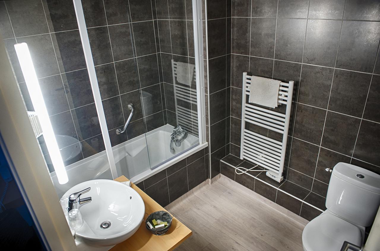 Hotel Le Bellevue Les Roches-de-Condrieu エクステリア 写真
