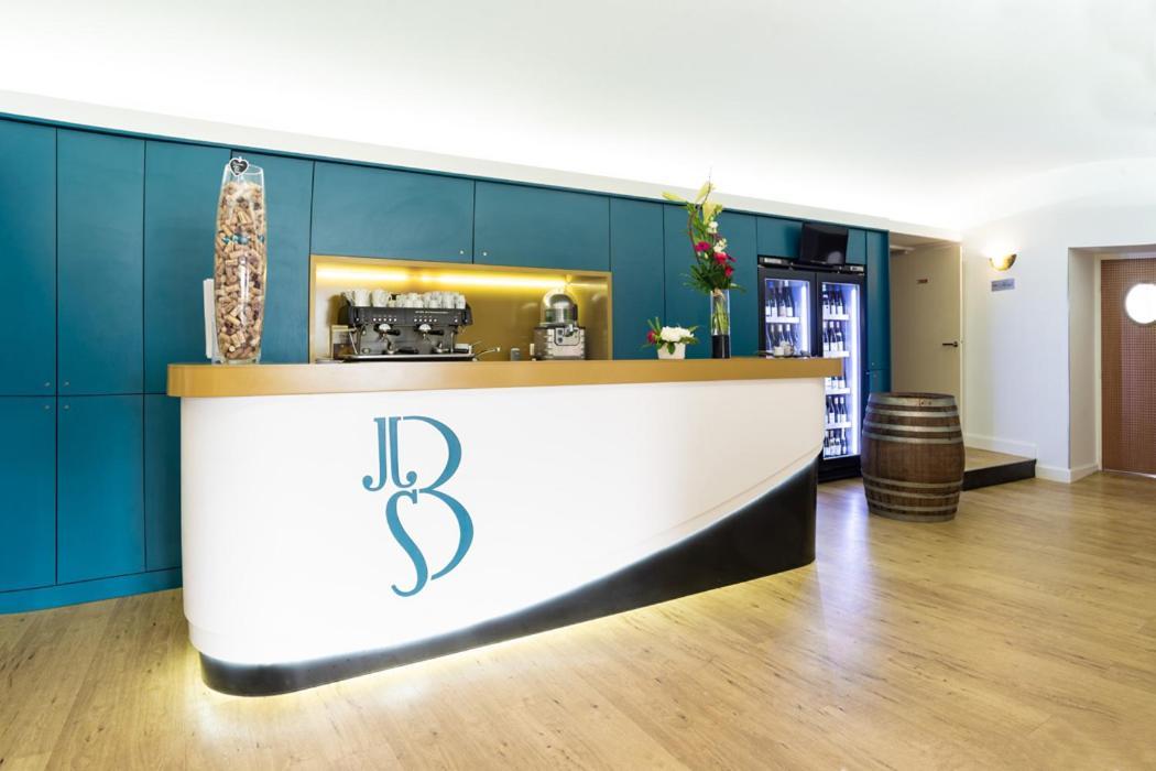 Hotel Le Bellevue Les Roches-de-Condrieu エクステリア 写真